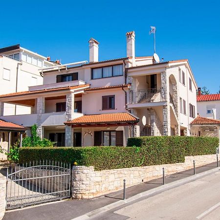 Holiday Apartment 50M From The Beach Pjescana Uvala Exterior foto