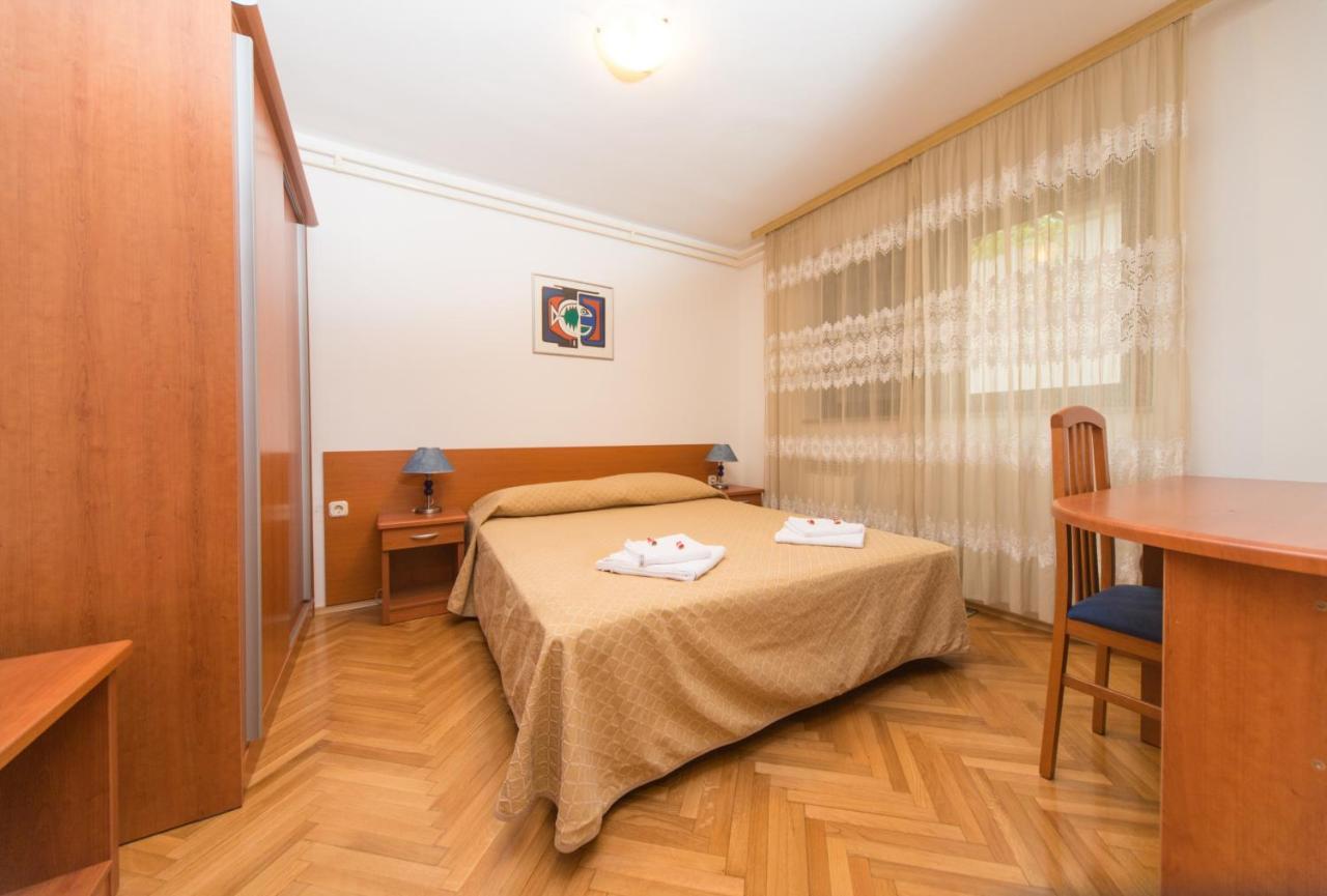 Holiday Apartment 50M From The Beach Pjescana Uvala Exterior foto