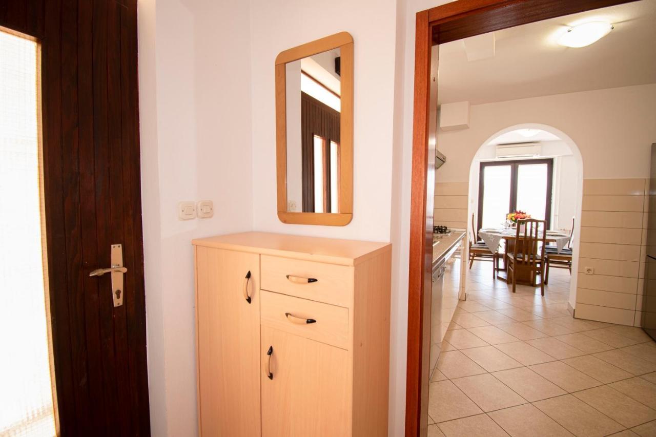 Holiday Apartment 50M From The Beach Pjescana Uvala Exterior foto